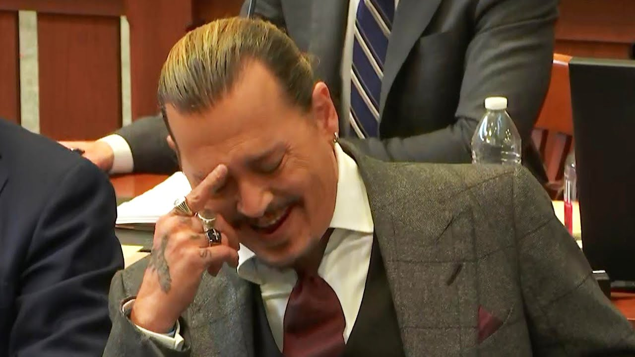 Courtroom image of Johnny Depp during testimony